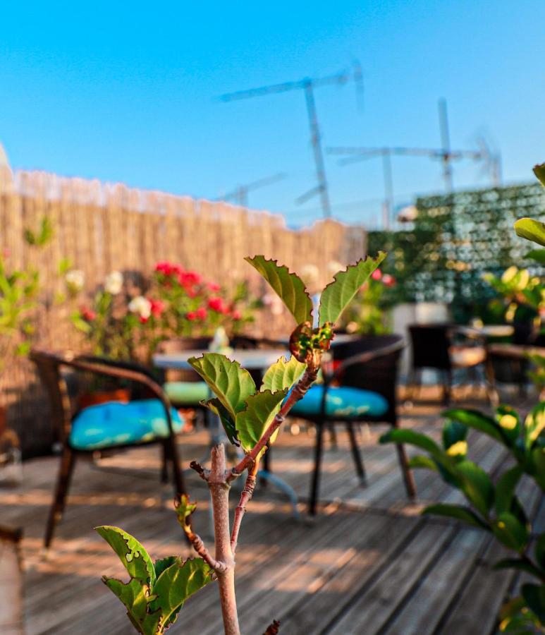 Renovated Apartment With Roof Garden Access, 15 M Walk To Acropolis Atina Dış mekan fotoğraf